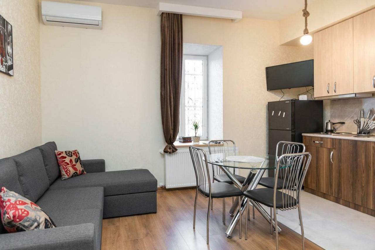 Wehost Stylish Apartment In Old Tbilisi Exterior foto